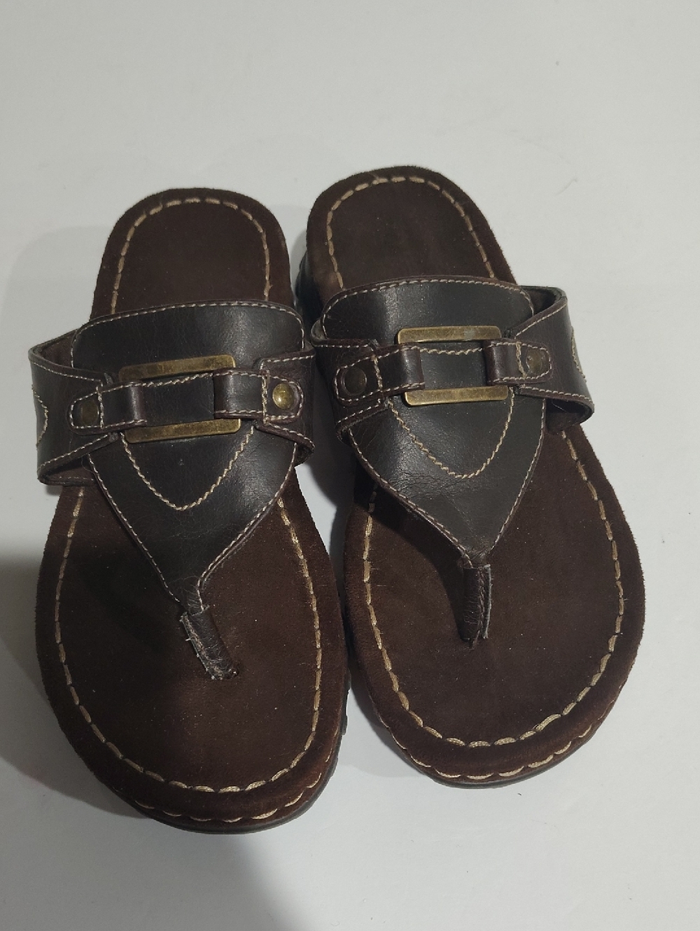 Rugged Outback Women's  Brown Leather-Trim Thong Sandals Size 8